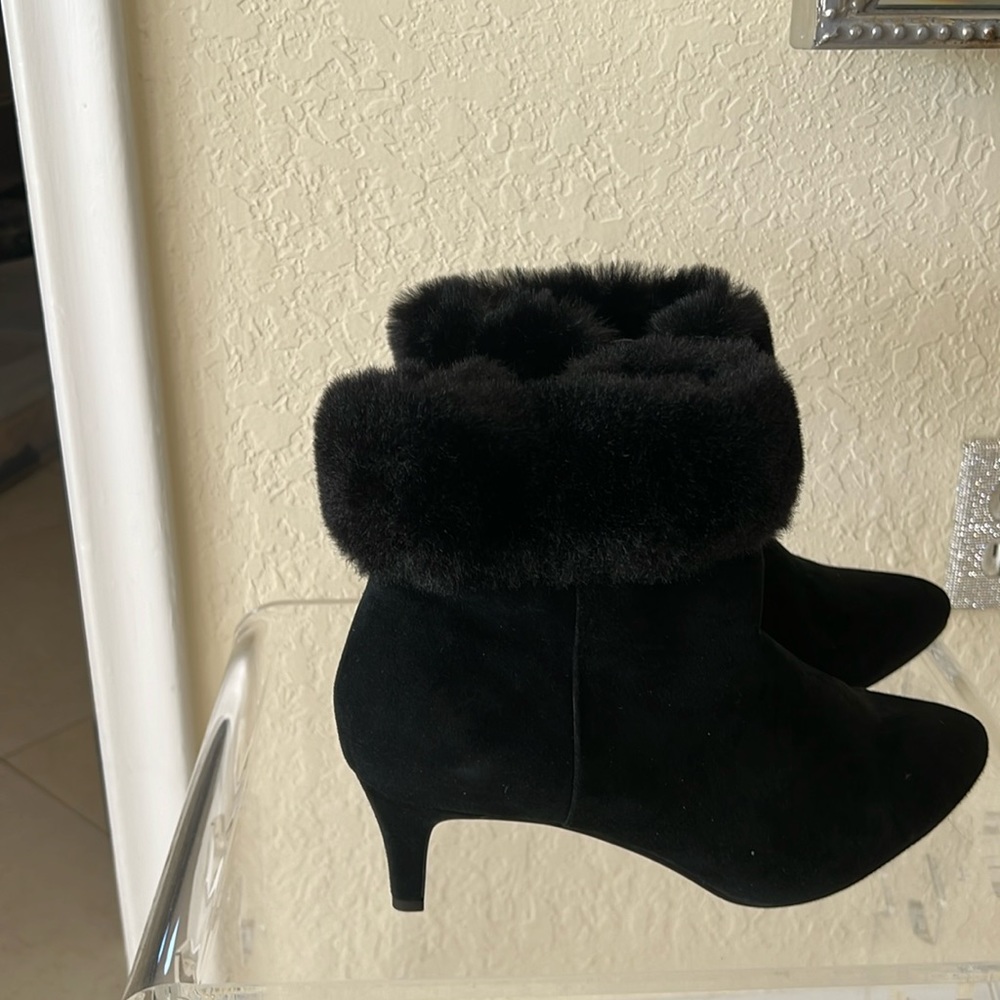 Alfani faux fur trim designer boots.